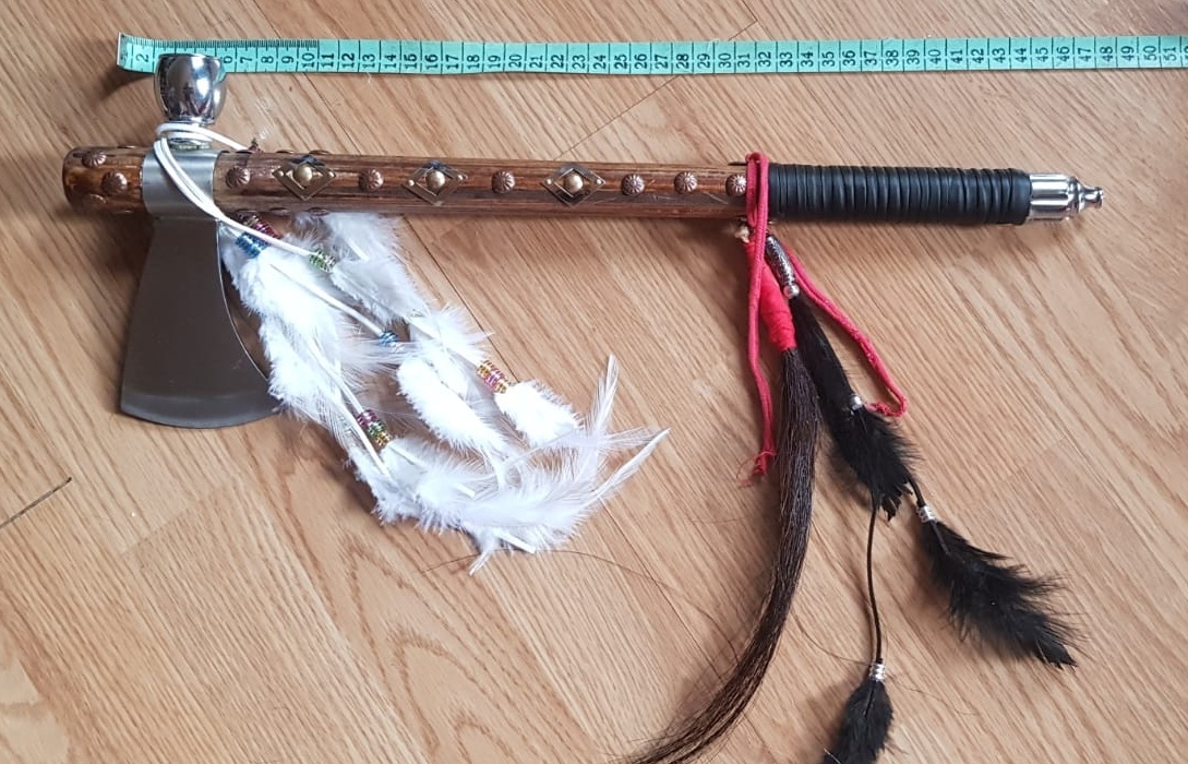 Kalumet, tomahawk, dýmka míru, indian, retro + DÁREK