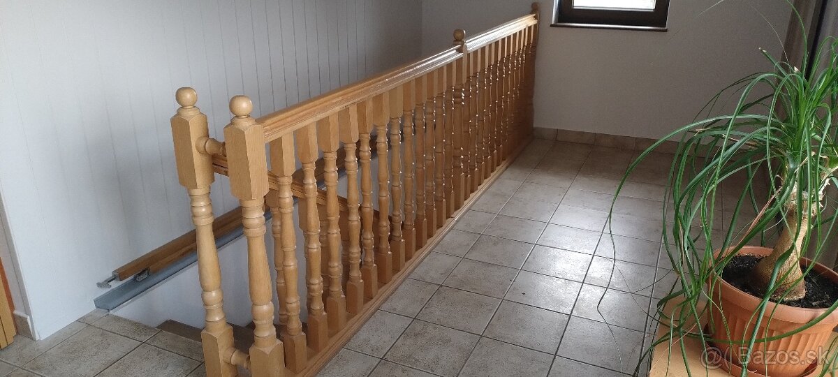Schody,stupnice, zabradlie