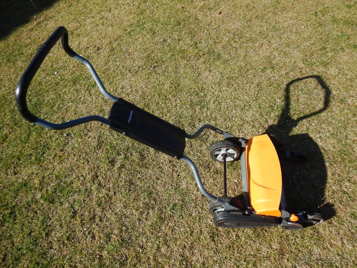 vretenová kosačka FISKARS StaySharp Max