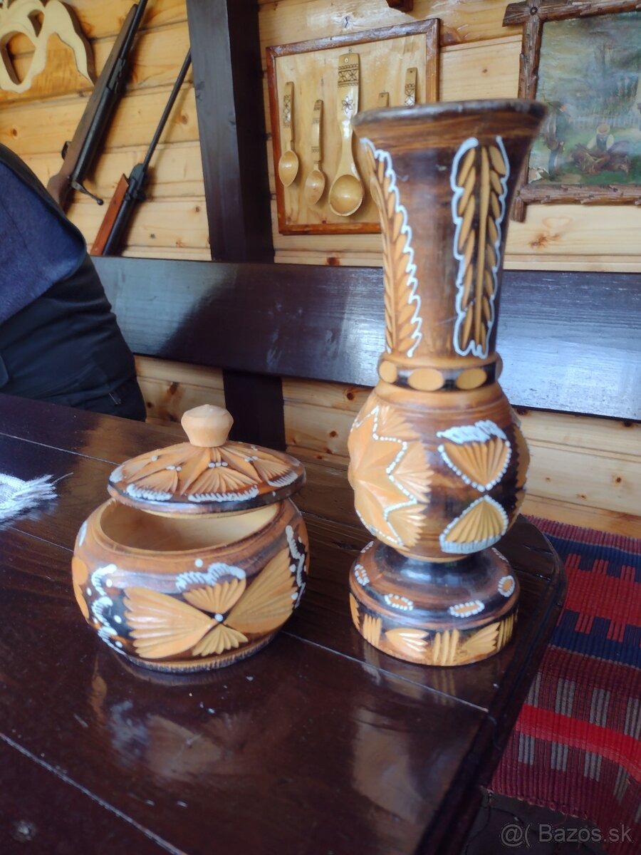 drevená váza a šperkovnica
