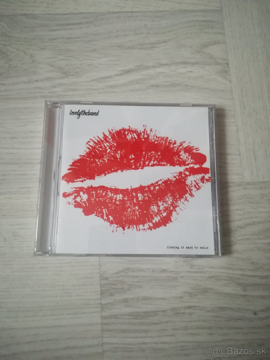 lovelytheband - Finding It Hard to Smile CD