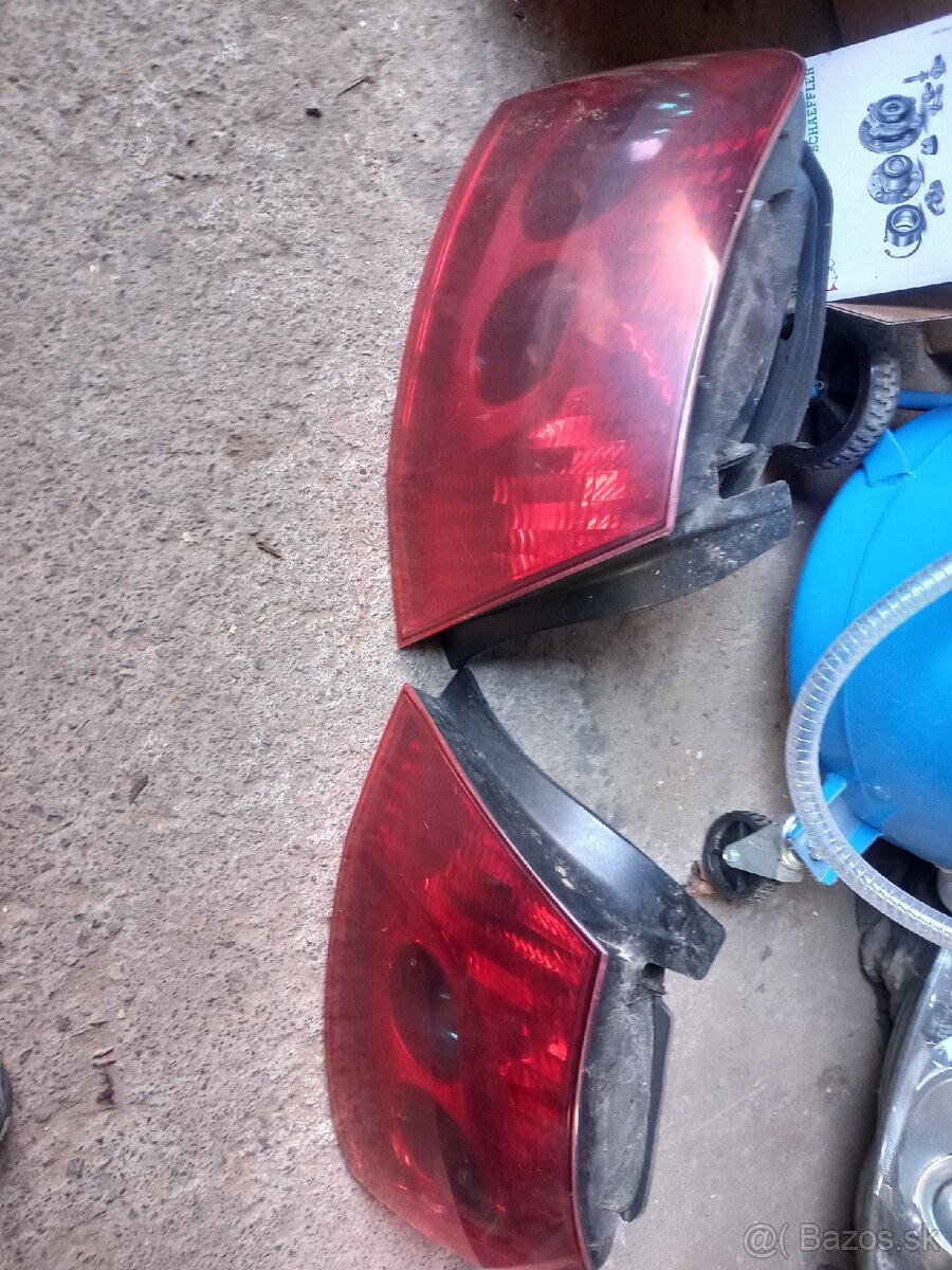 Peugeot 407 2006 zadne svetlo