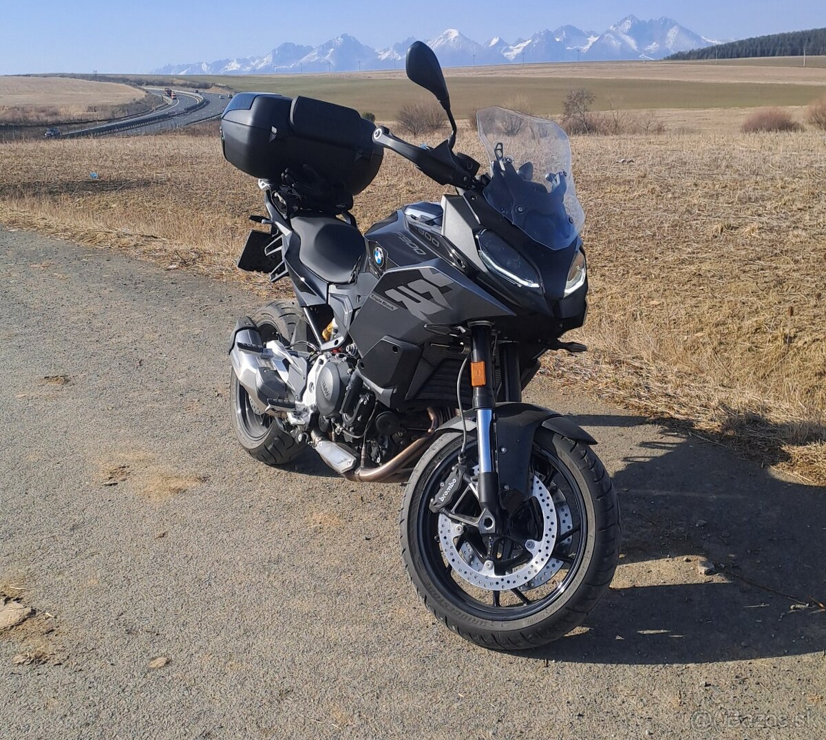 BMW F 900 XR -- 14250e + dohoda možná