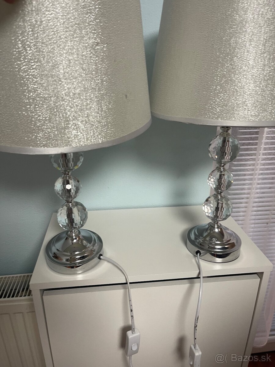 Stojan na lampu