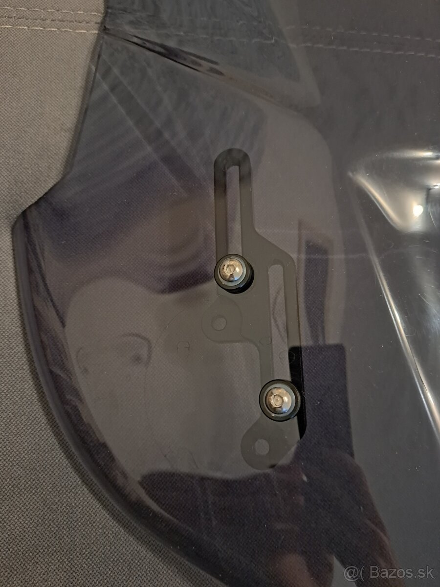 Nastaviteľný držiak plexi pre hondu NC 700 / 750