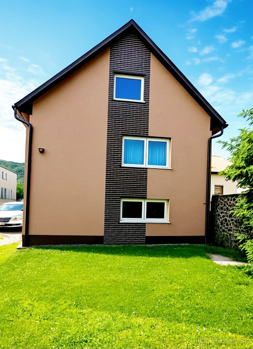 Rodinný dom s pozemkom 1090m2 / Nitrica