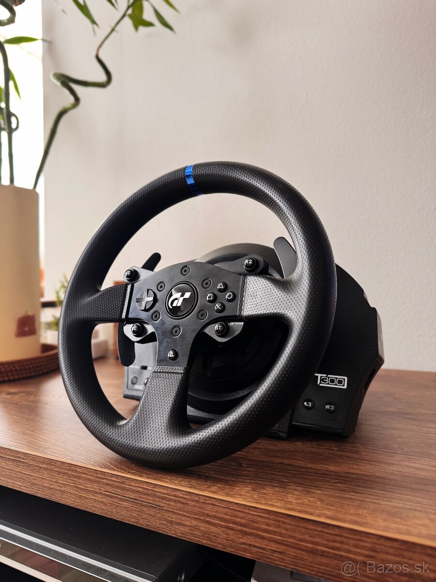 Thrustmaster T300 RS GT + Pedále – ako nový, málo používaný