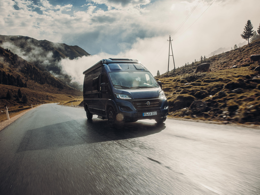 CamperVan s otvárateľnou strechou CARADO CV640 Novy Automat