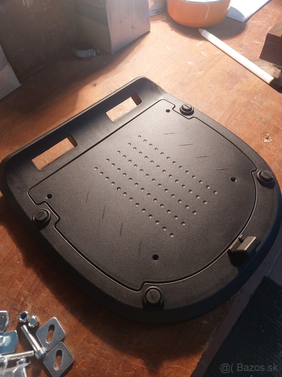 Platňa na zadný kufor