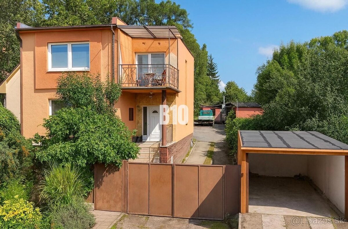 Rodinný dom na veľkom pozemku v obci Iňa