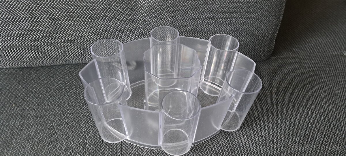 Loďka na 6 plechovky + nápoj.