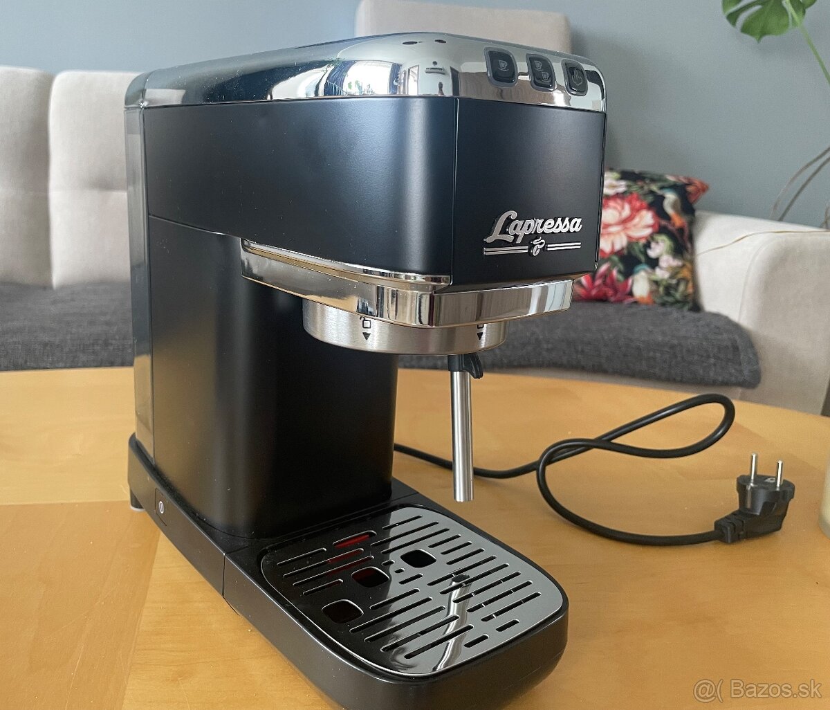 Predam kavovar Tschibo Lapressa