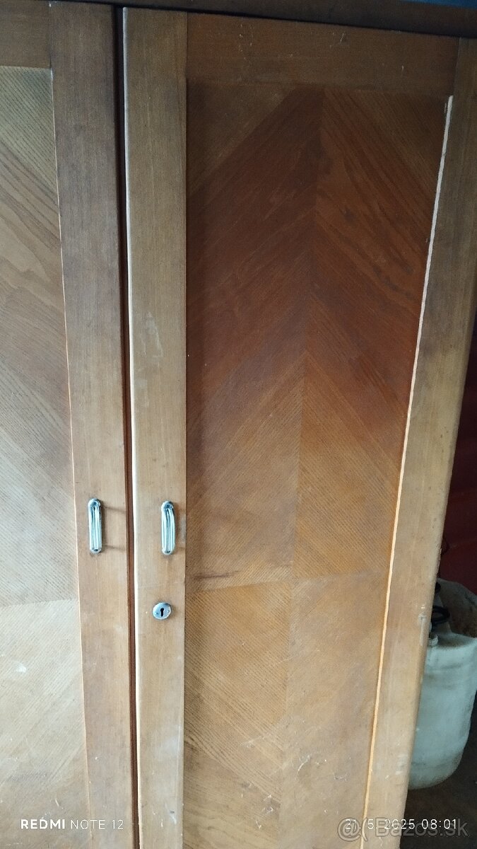 Starožitná skriňa