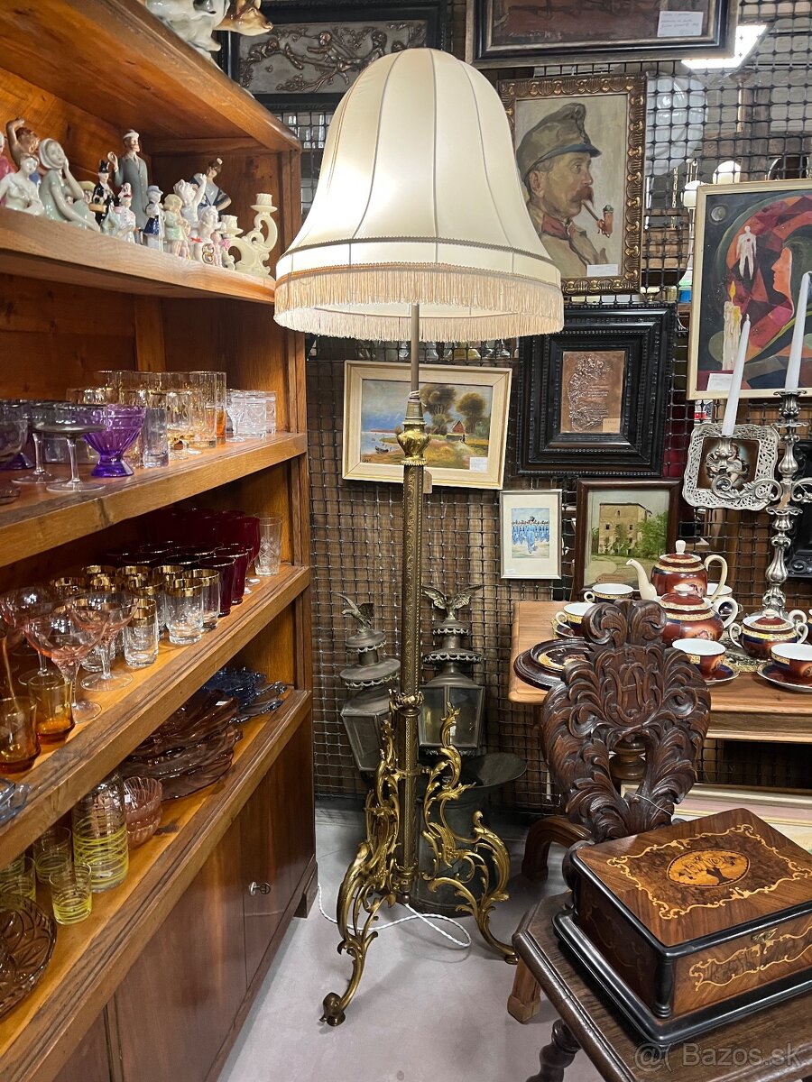 Veľka podlahová lampa