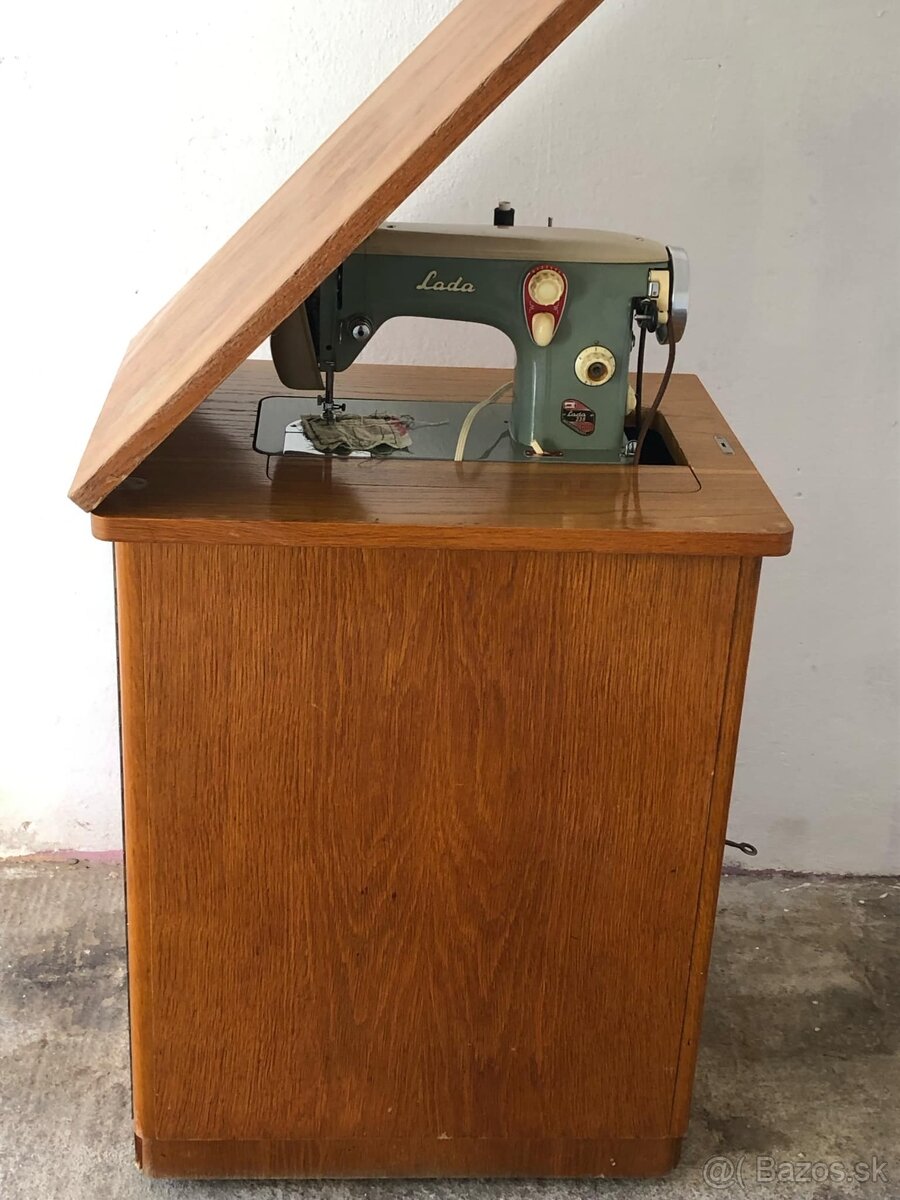 šijací stroj