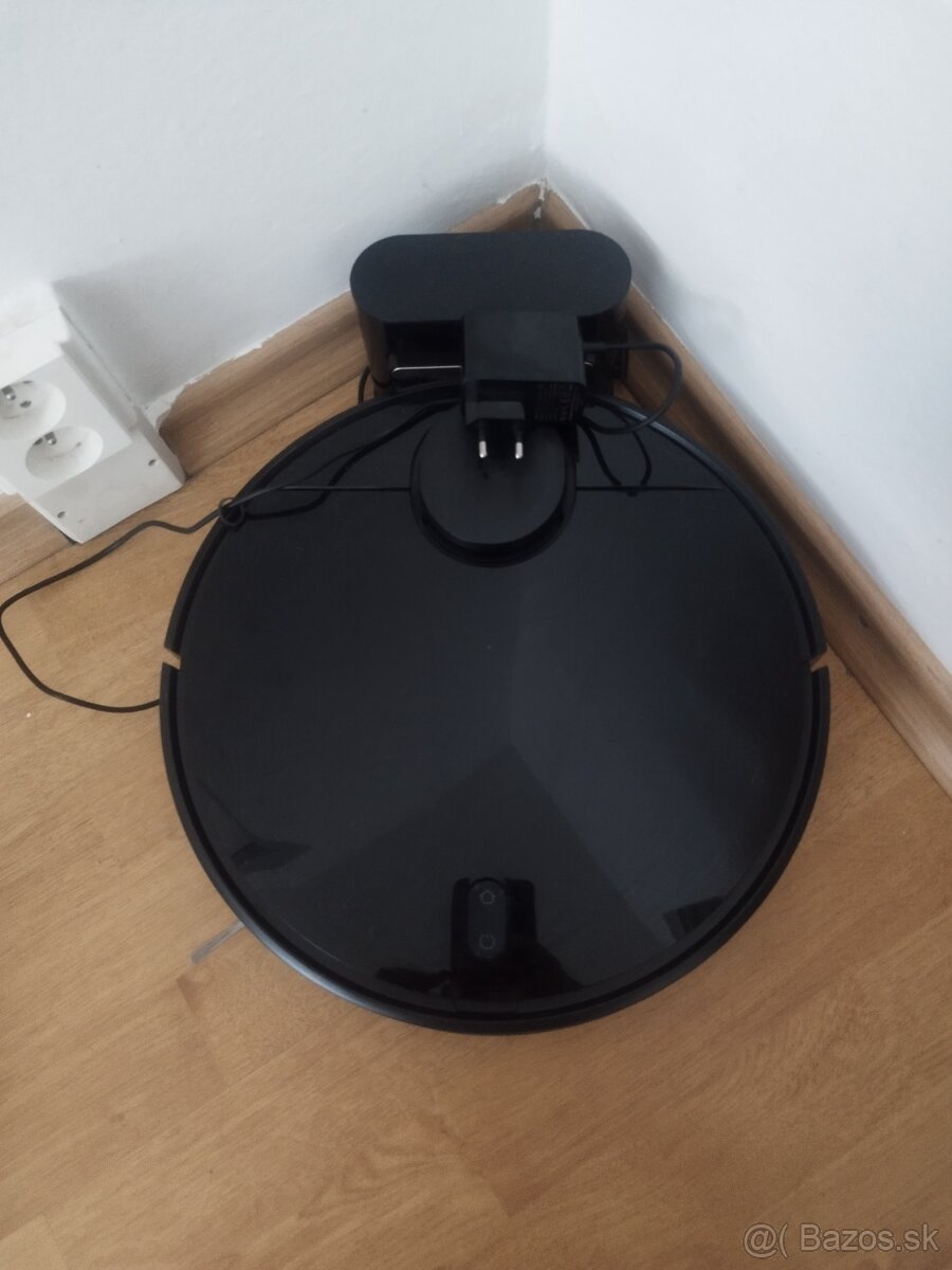 Predám robotický vysávač