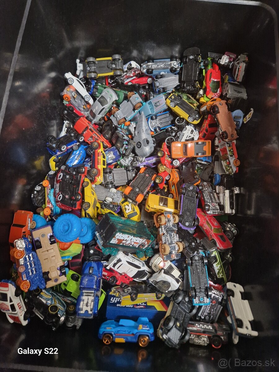 Autíčka Hot Wheels