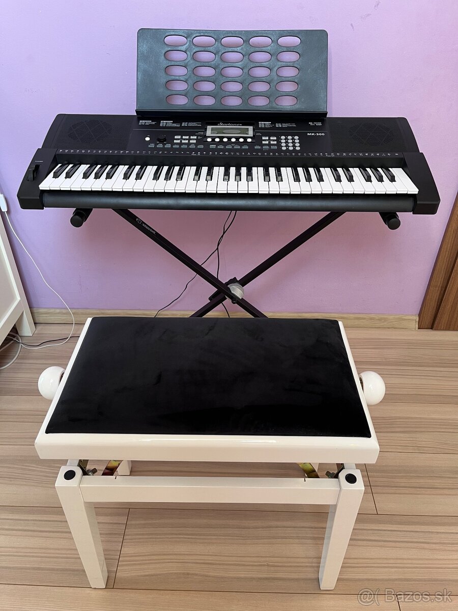 Predám set pre začínajúceho klaviristu.
