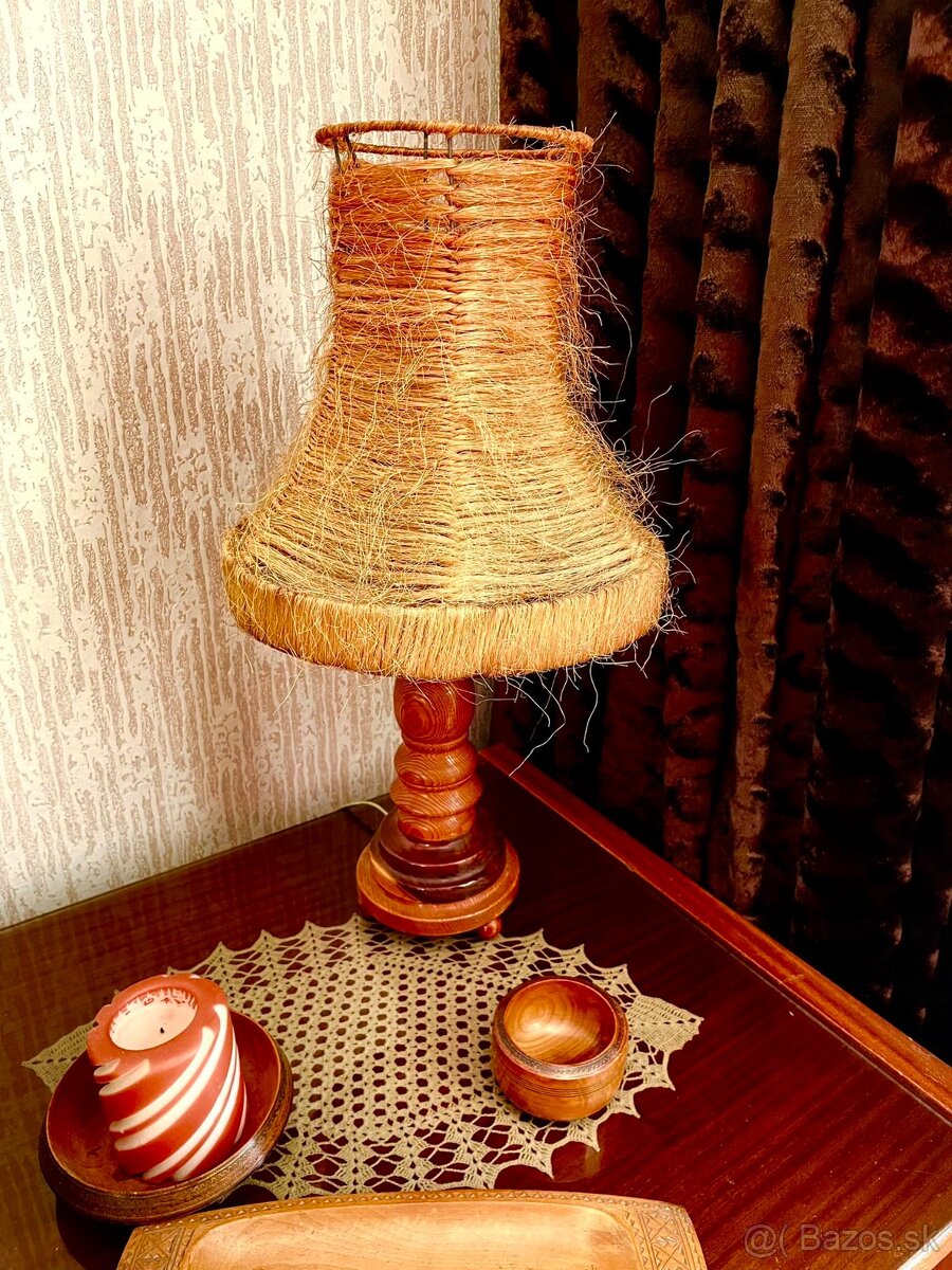 Drevená naturálna lampa