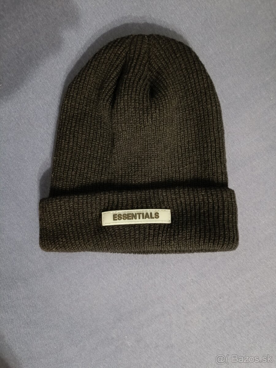 čiapka Essentials