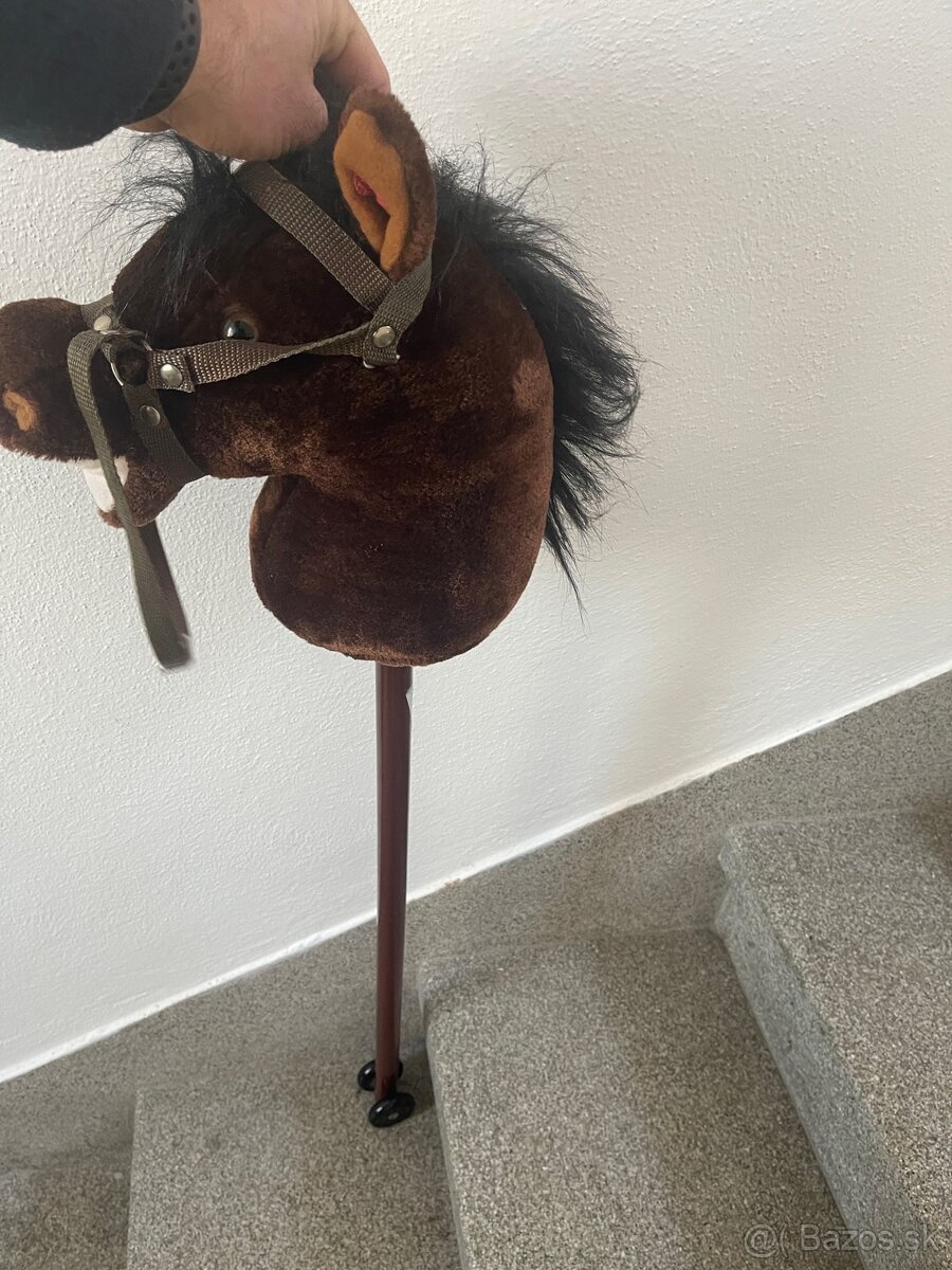 Plyšový koník na tyči so zvukom Hobby Horse