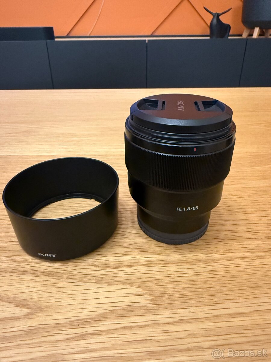 Sony FE 85mm f/1.8 – výborný stav, ostrý portrétny objektív