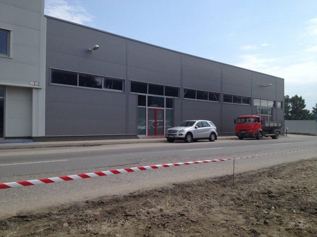 Prenájom obchodno - skladových priestorov s administratívou