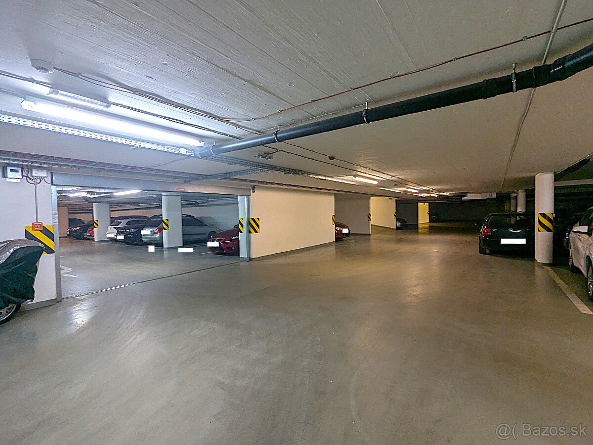 Vnútorné parkovacie miesto blízko Centra, Strojárenská