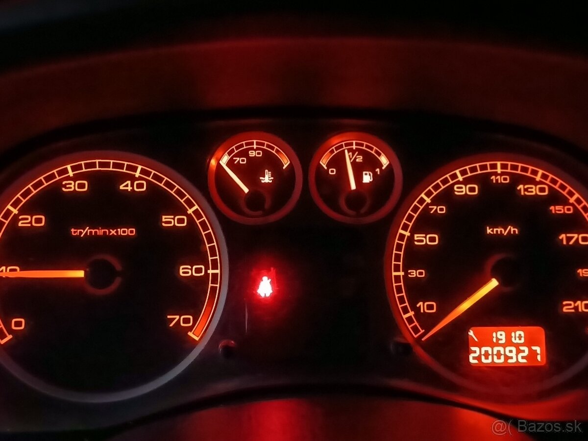 Peugeot 307 1,6 benzin.80kw r.v 2002