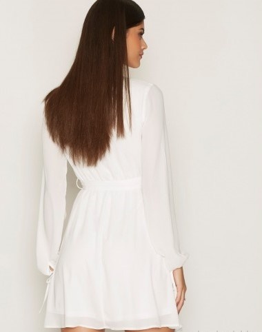 Krásne jemné biele šaty