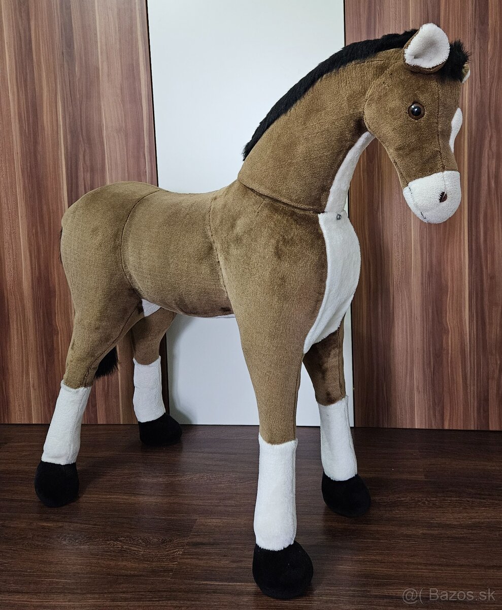 Veľký plyšový koník