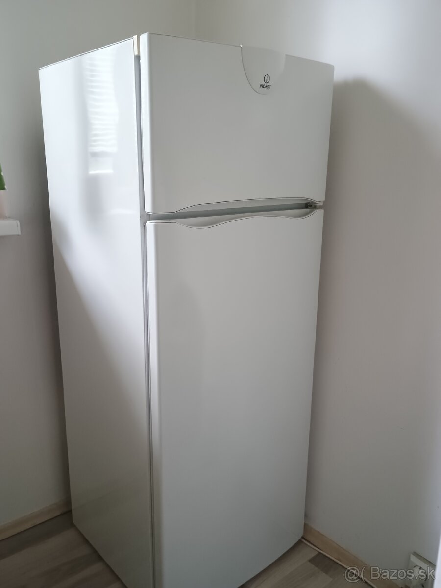 Chladnička Indesit