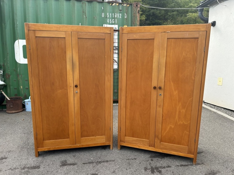 Elegantné šatníkové skrine