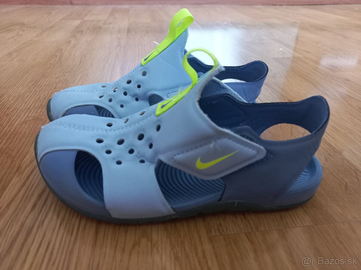 Sandále Nike