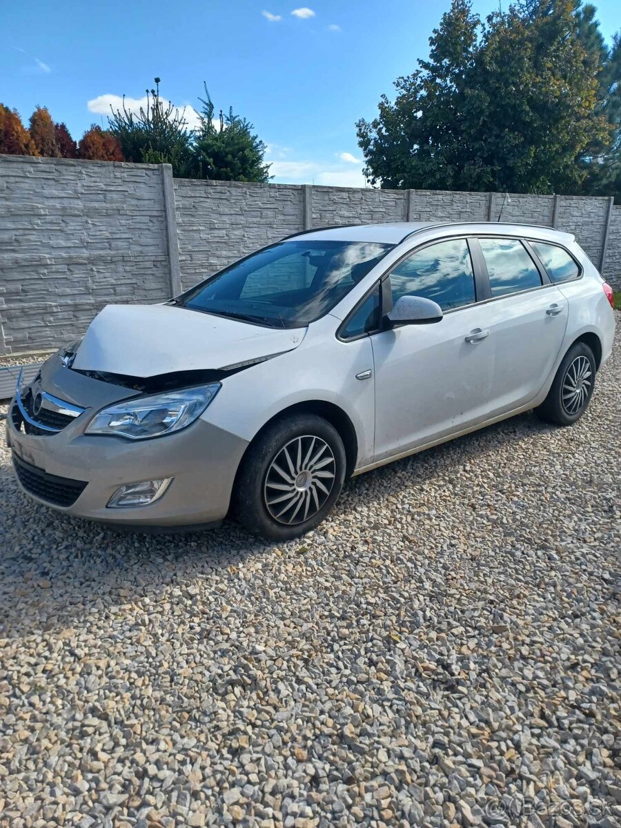 Rozpredam Opel Astra J ST 1.4 Turbo 88kw A14net