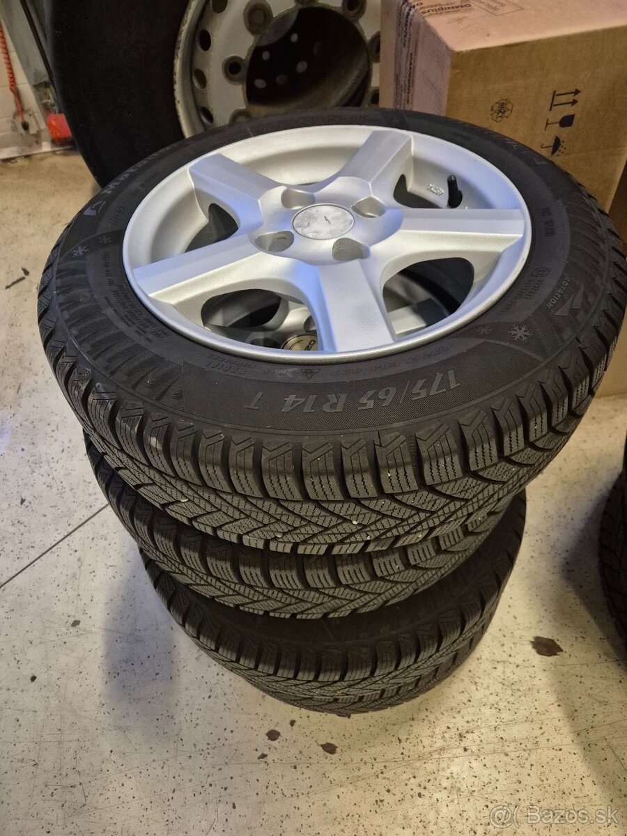 4x98 r14 Predam zimnu sadu elektrony s pneu