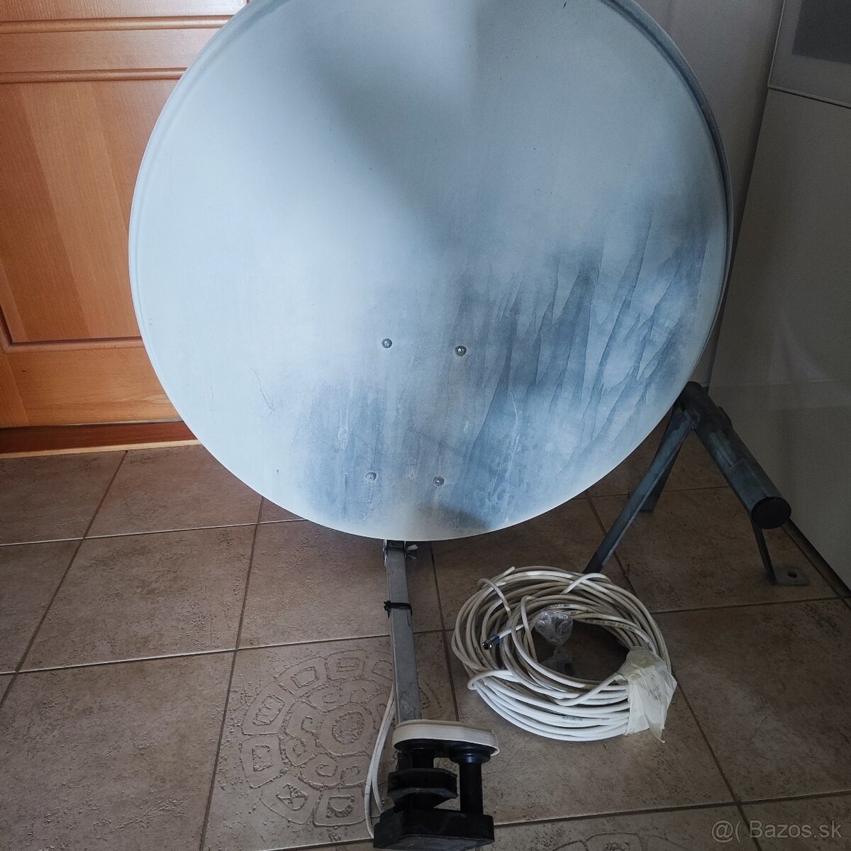 Satelit s Twin LNB + trojnozka + Set top box+ Kábel