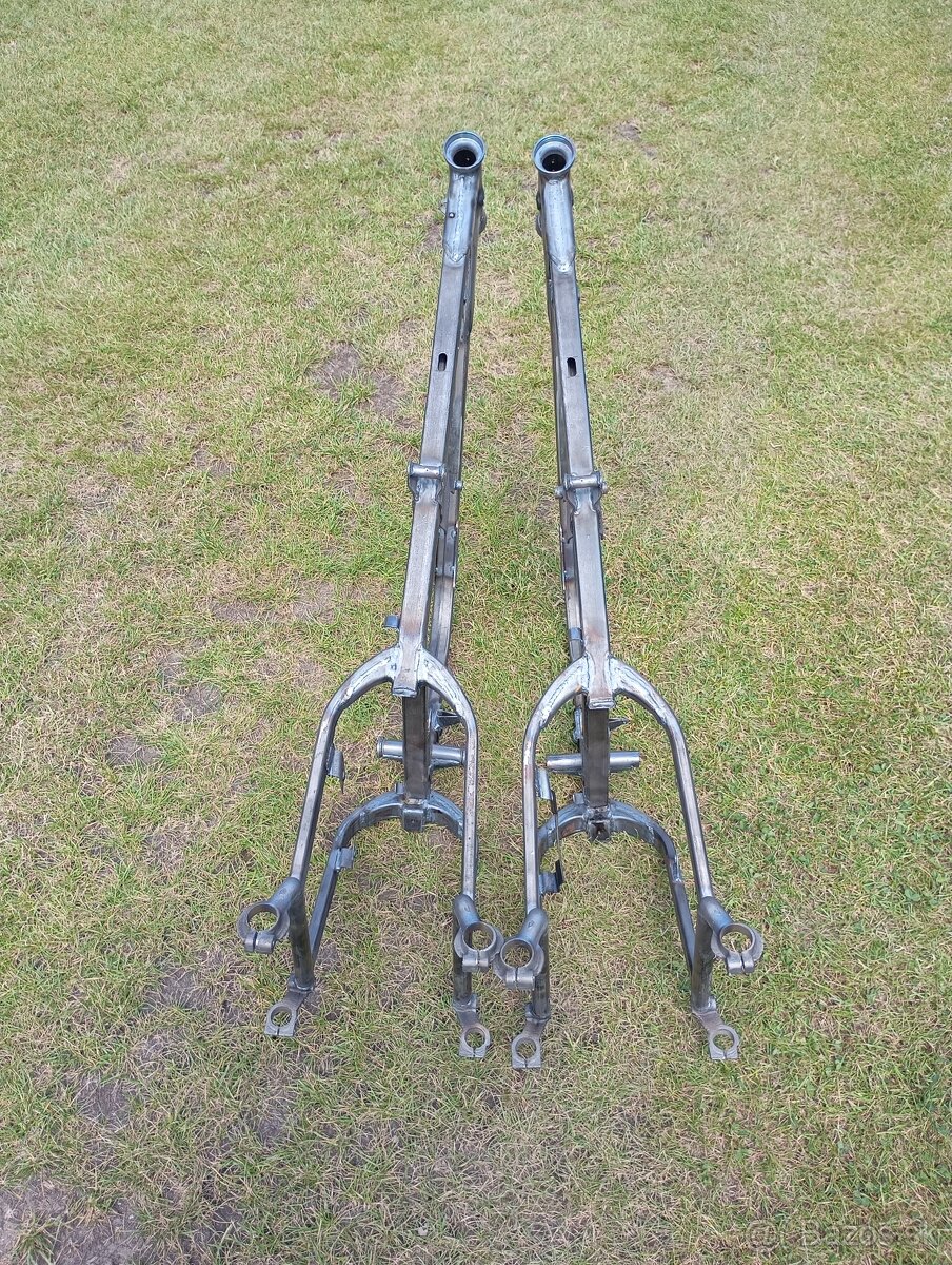 Rám Pérák FJ, Zbrojovka a Komunista