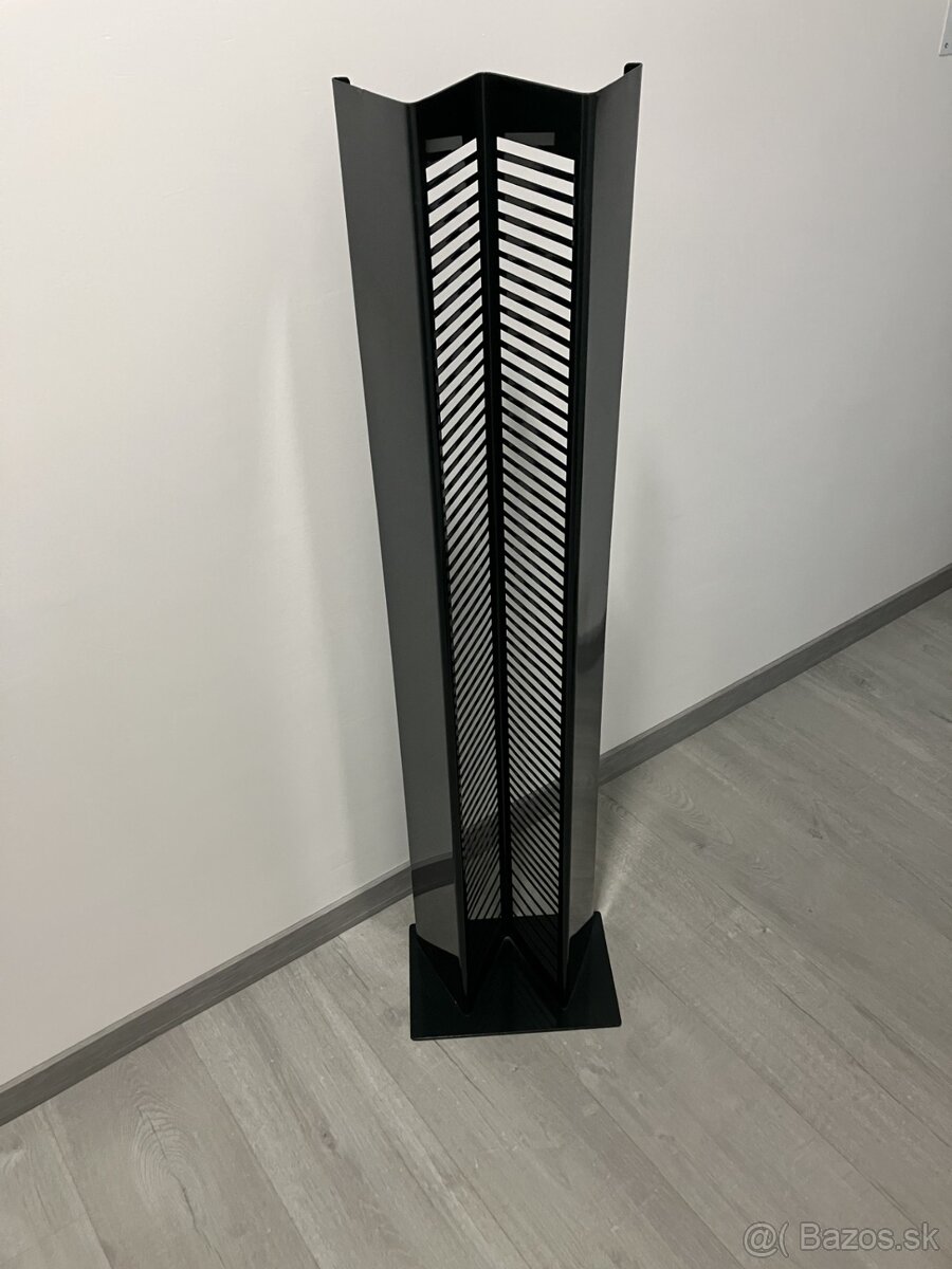 Kovový stojan na CD