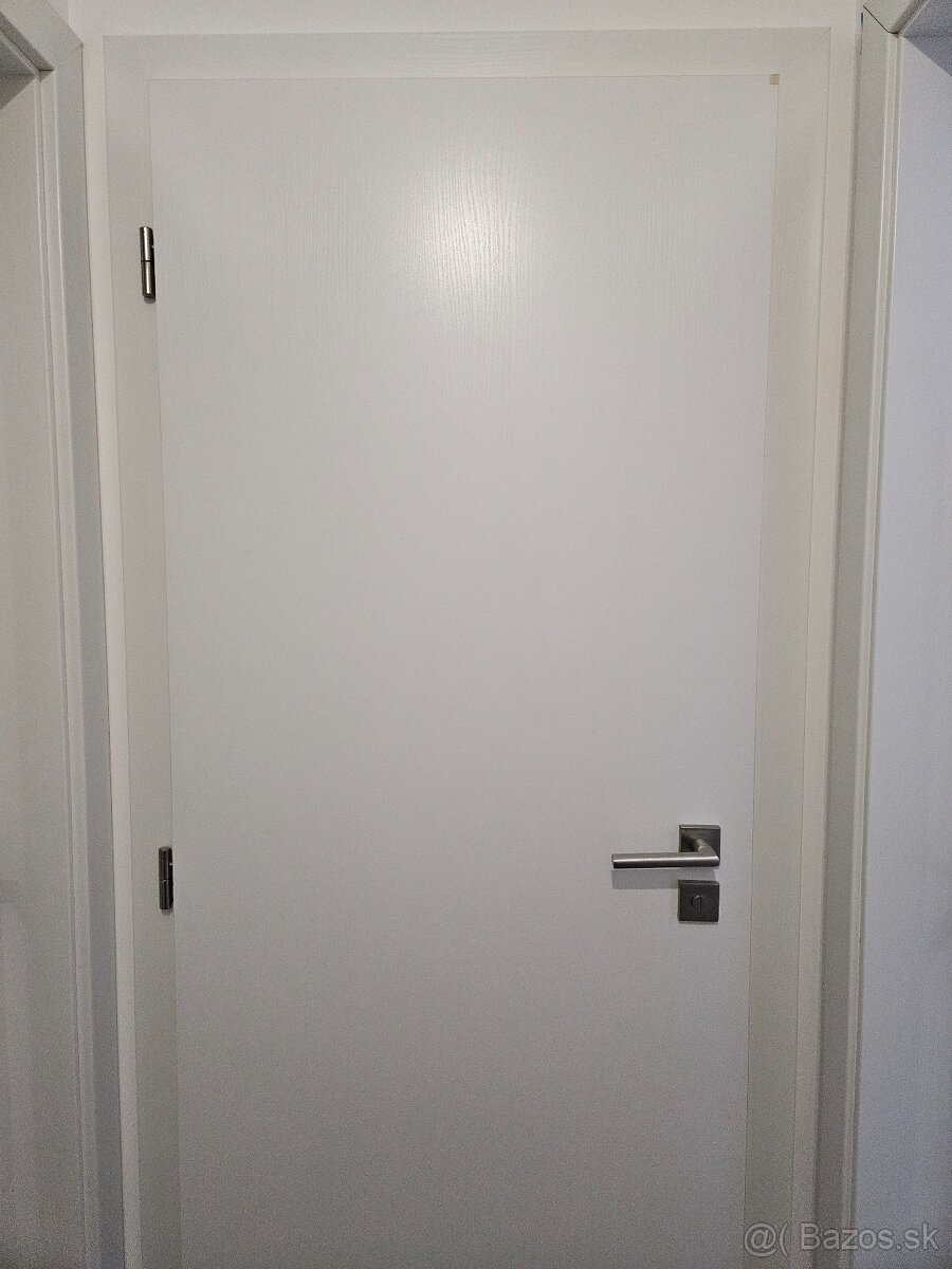 Vysoké interiérové dvere so zárubňami