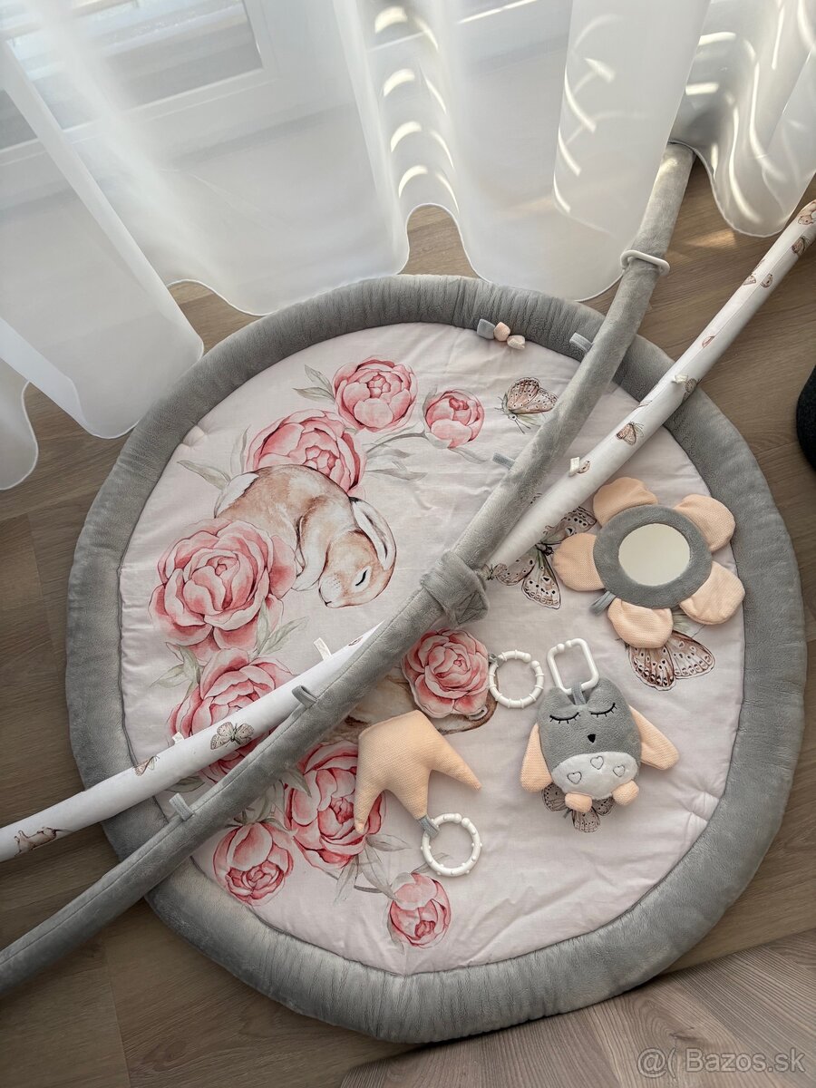 Hracia deka s hračkami