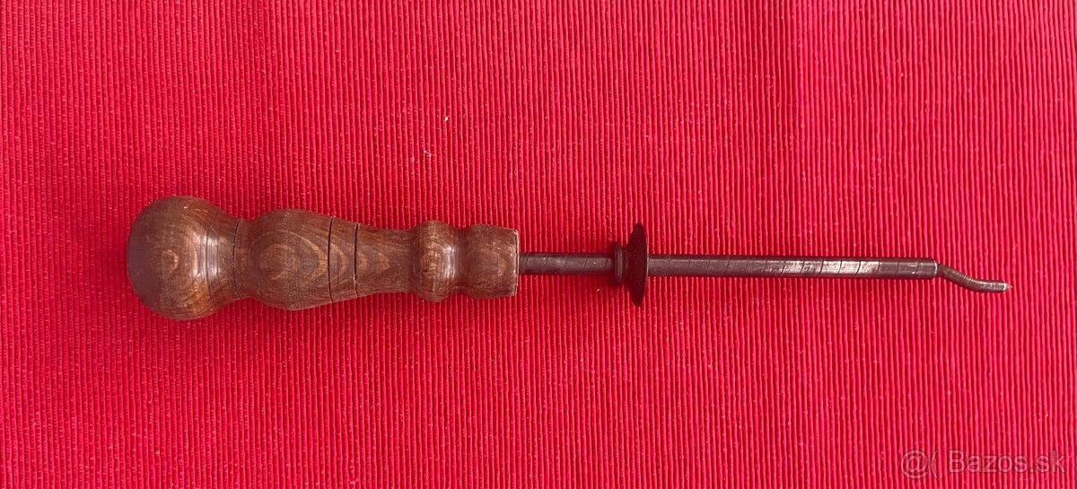 Ručný otvárač na konzervy