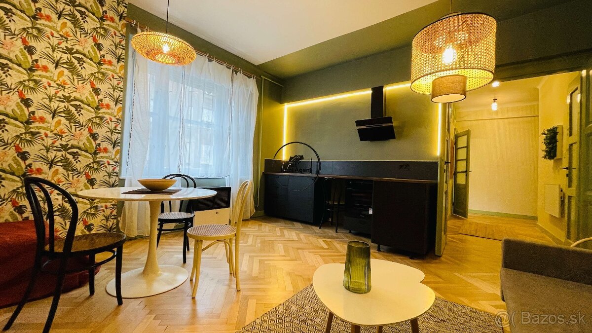 Luxusný a Kompletne Rekonštruovaný 2-Izbový Byt v Budapešti
