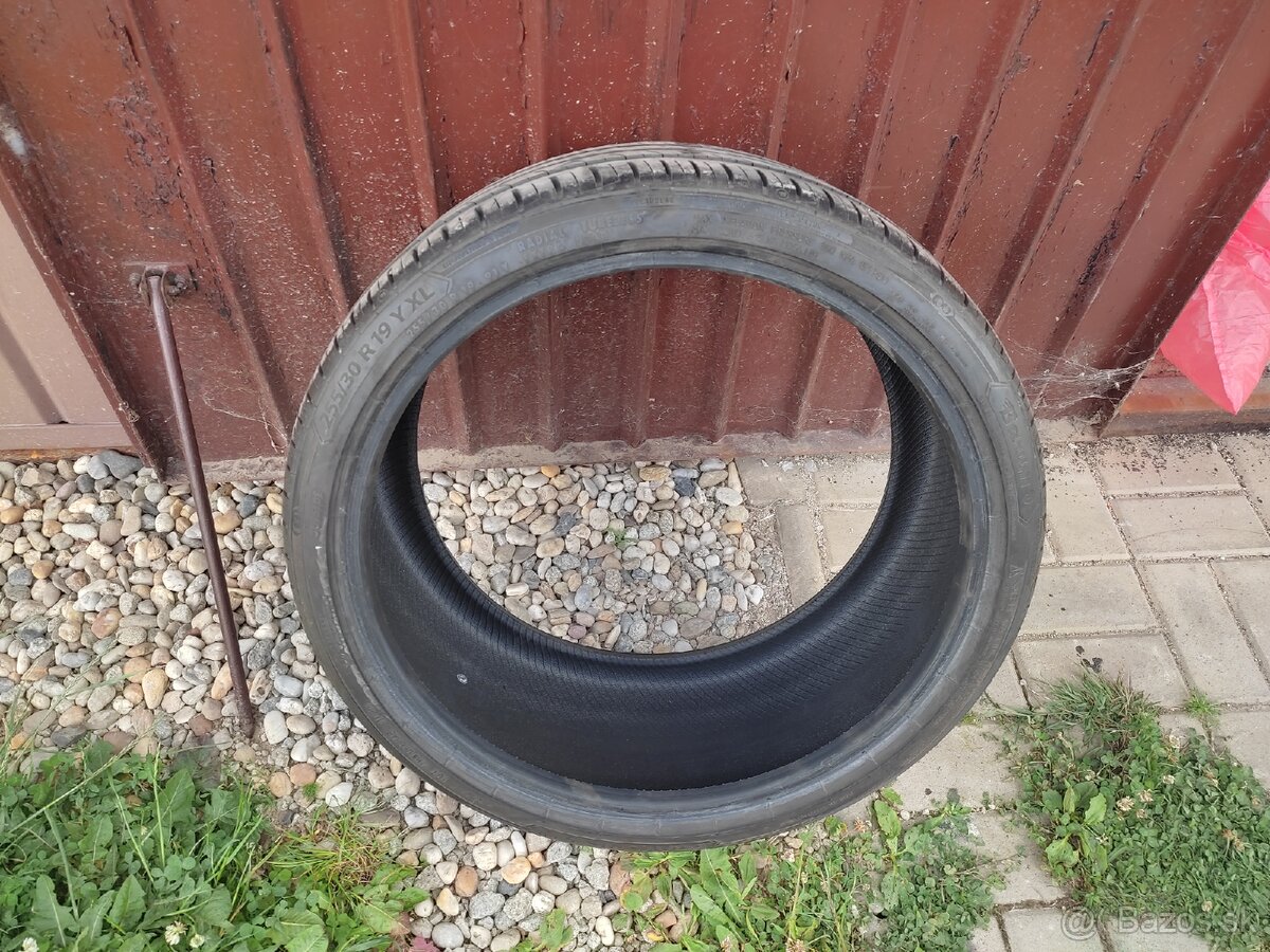 Predám 1 ks Barum 255/30 R19 Y XL