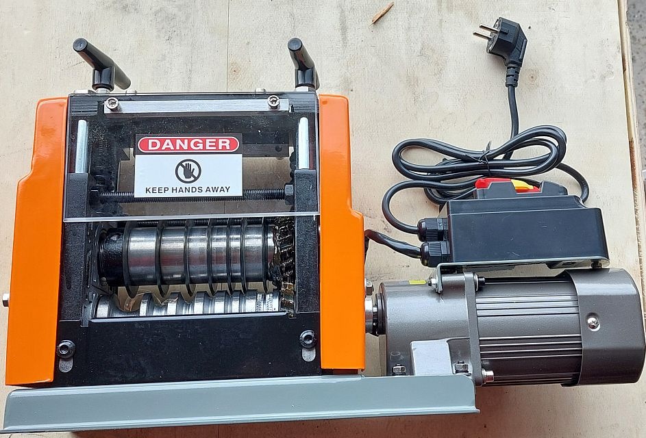 Lúpačka páračka káblovej izolácie 1-25mm +lis +el.motor NOVA