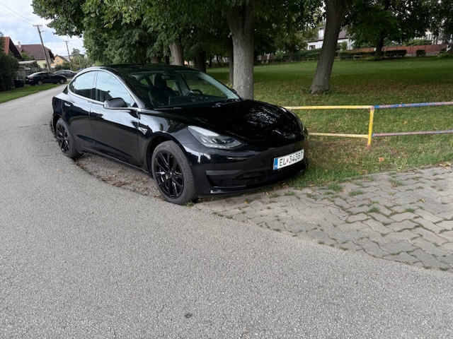 Tesla Model 3 Long Range, Dual motor, v ZARUKE