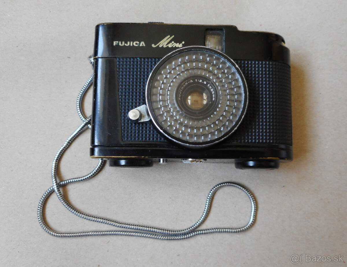 Starý retro fotoaparát Fujica Mini