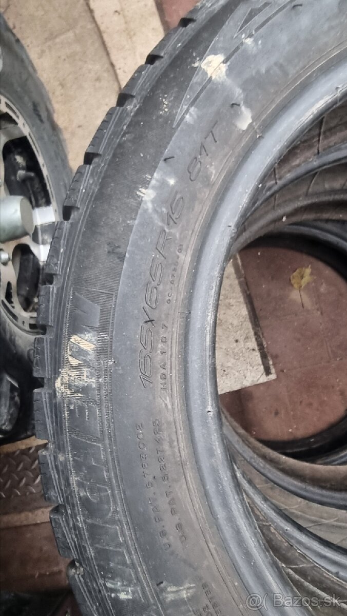 Predam zimne gumy 165/65 R15