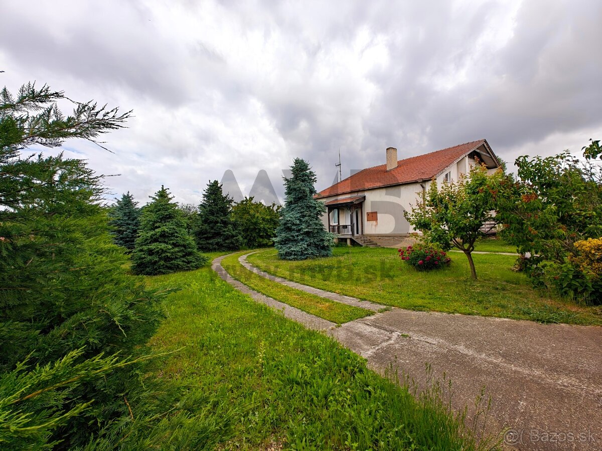 PRIESTRANNÝ RODINNÝ DOM S NÁDHERNÝM PANORAMATICKÝM VÝHĽADOM