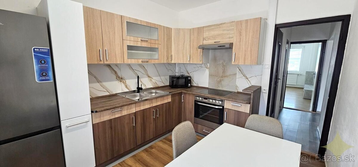 PREDAJ: Slnečný 3-izbový byt s loggiou na sídlisku Šípok, Pa